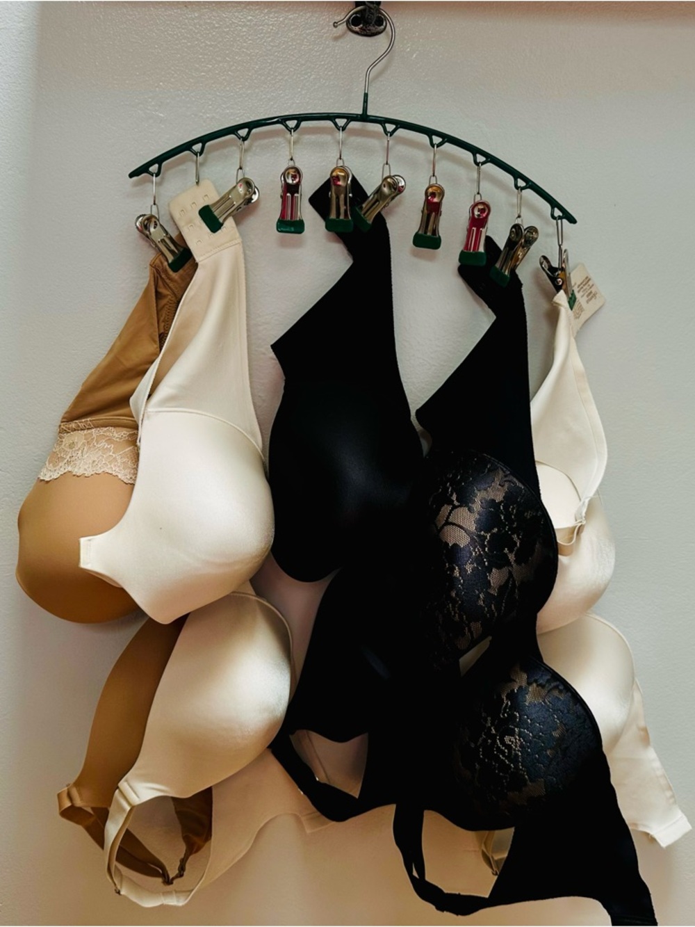 5 Soma Bras - 4 34DD Vanishing Back, 2 cream, 1 black, 1 black lace & 1 tan lift